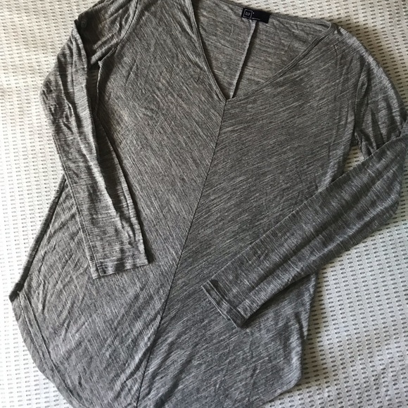Grey Gap Long Sleeve Tee - Picture 2 of 3